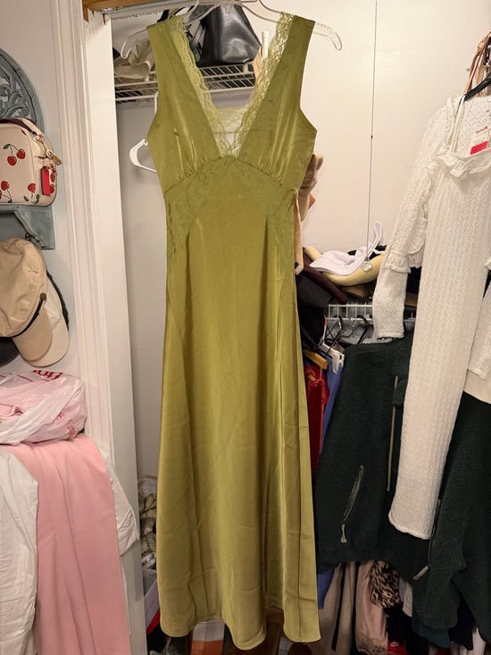 Sincerly Jules Dresses & Skirts - Sincerely Jules Olive Green V-Neck Maxi Dress